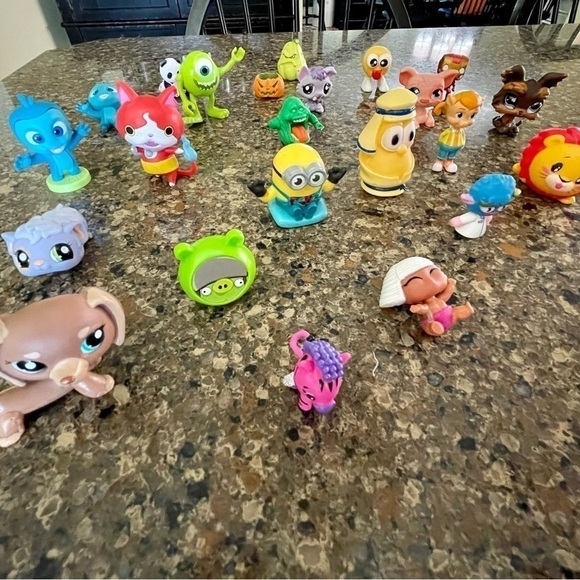 LITTLE TOYS, EASY FOR KIDS TO HOLD & PLAY WITH. 24 PIECES. - Picture 4 of 4